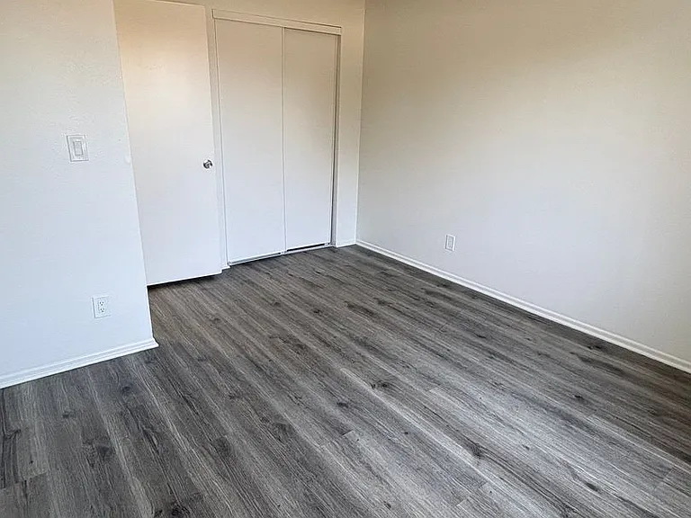 Woodman Apartments — Photo 2