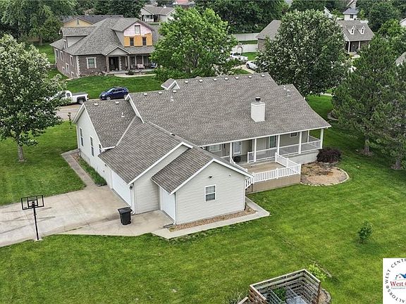 2nd image of 513 S Travis St