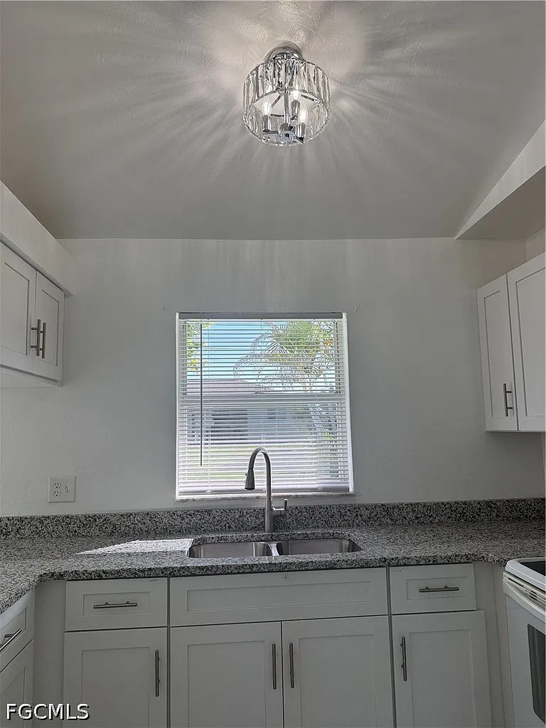 3 bed, 2.0 bath, 1116 sqft, $1,900 — Photo 2