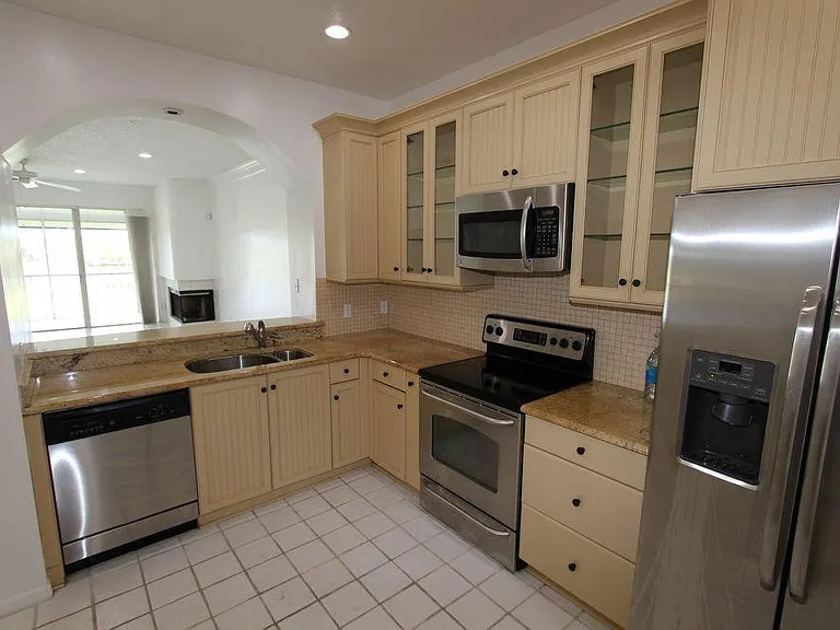 451 Hamptoncrest Cir #307 — Photo 10