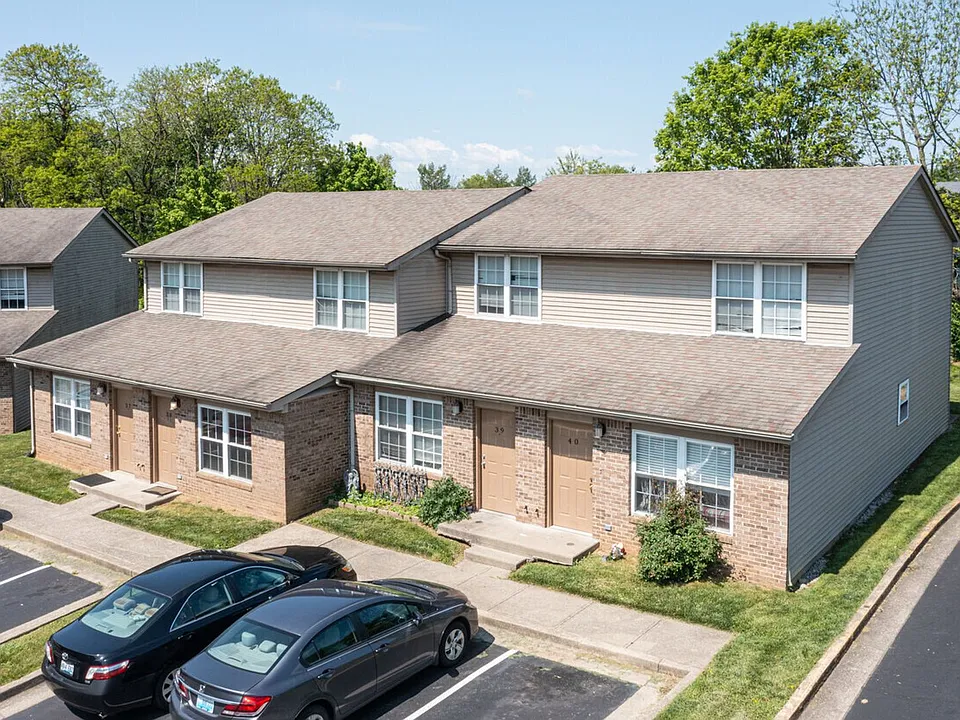 1100 Horsemans Ln