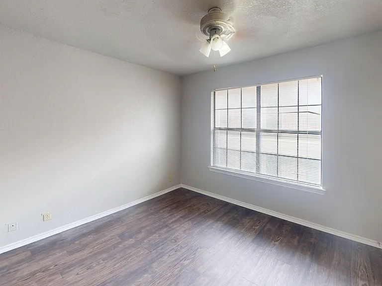 800 Eagle Dr — Photo 8
