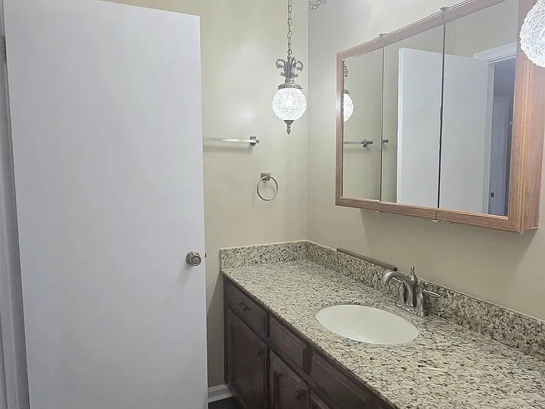 12119 Mallory Ave — Photo 21