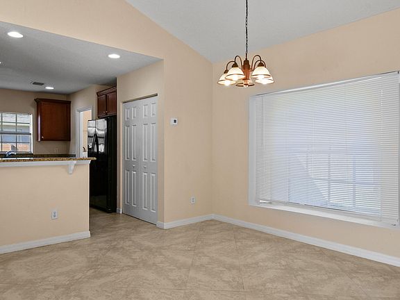 5th image of 582 NW Cornell Avenue