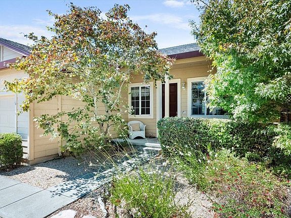 3rd image of 8729 Holly Leaf Drive