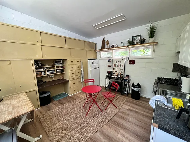 2221 Center Ave #A — Photo 3