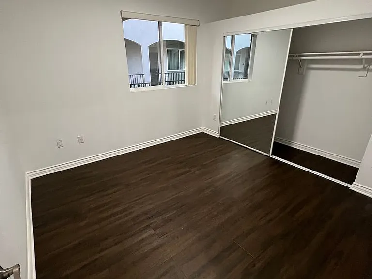 Yaya Laurel 1 Apartments — Photo 12