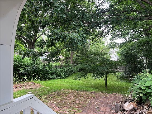 4th image of 1328 W Riverview Ave