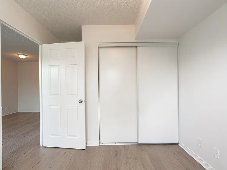 333 Sidney Belsey Cres — Photo 7
