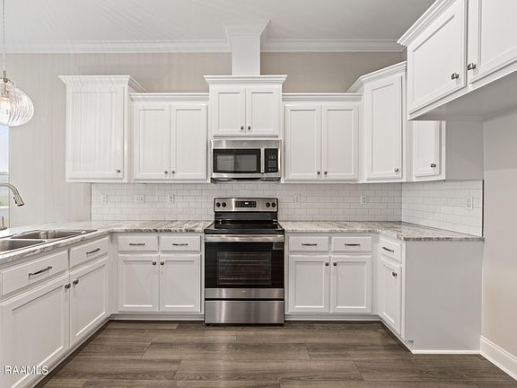 3rd image of 100 Ancona Ln