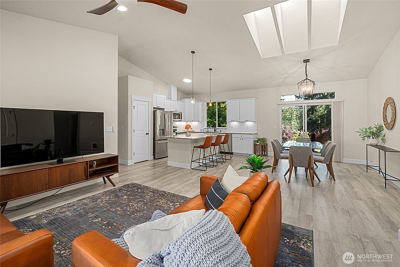 3rd image of 71 E Connemara Way