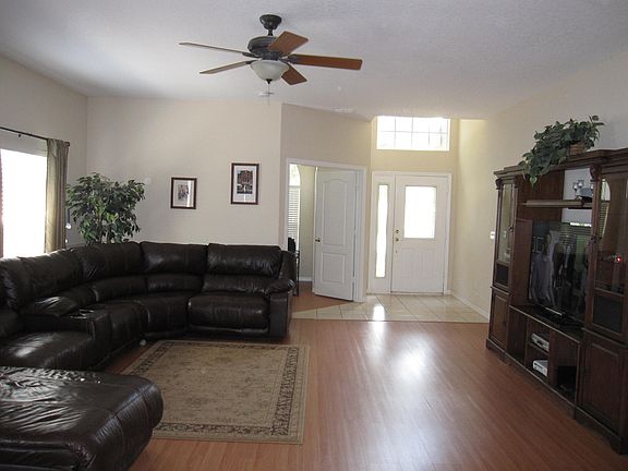 2nd image of 277 Clydesdale Cir