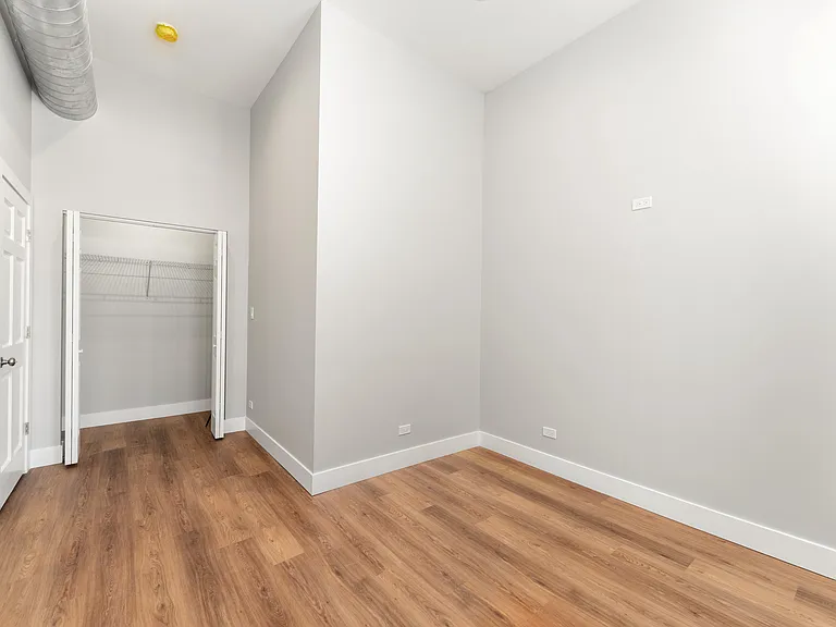 1219 W Devon Ave #201 — Photo 11