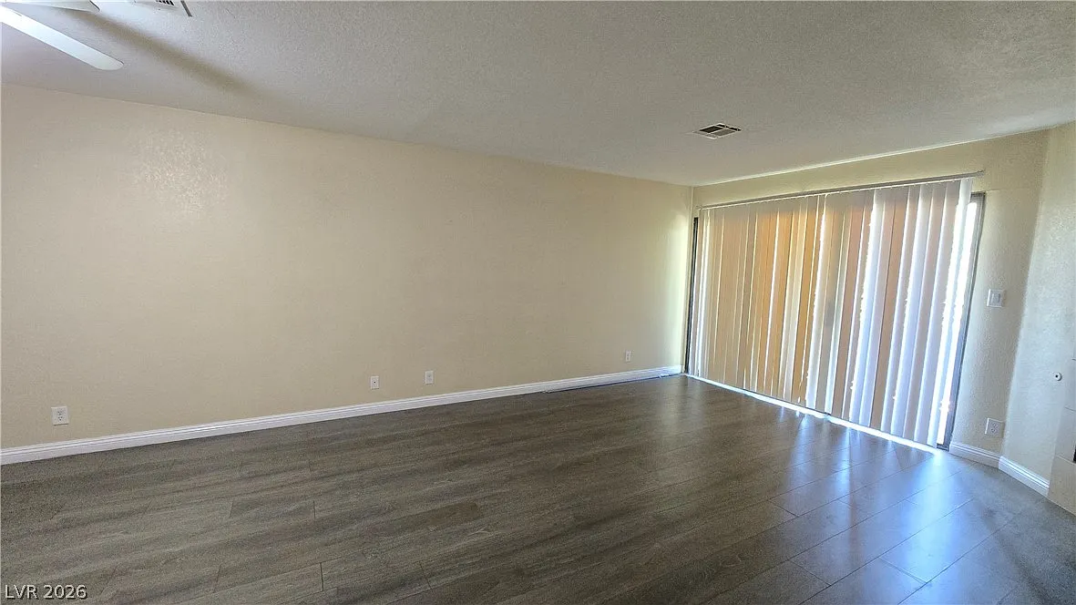 2 bed, 1.0 bath, 949 sqft, $1,295 — Photo 3