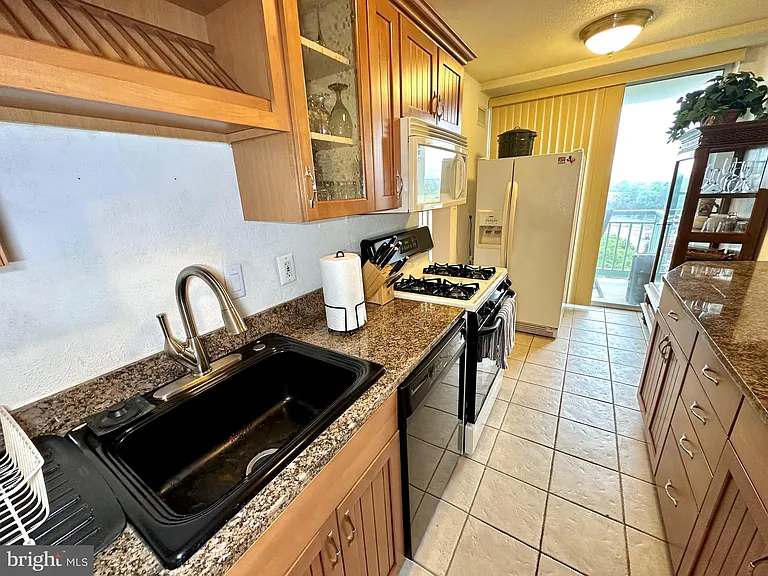 501 Slaters Ln #902 — Photo 43