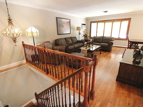 5th image of 303 Woodbine Ave