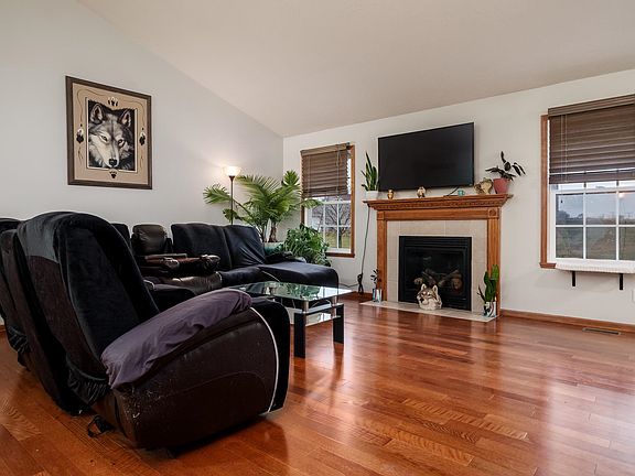 3rd image of 8878 Nicole Pl