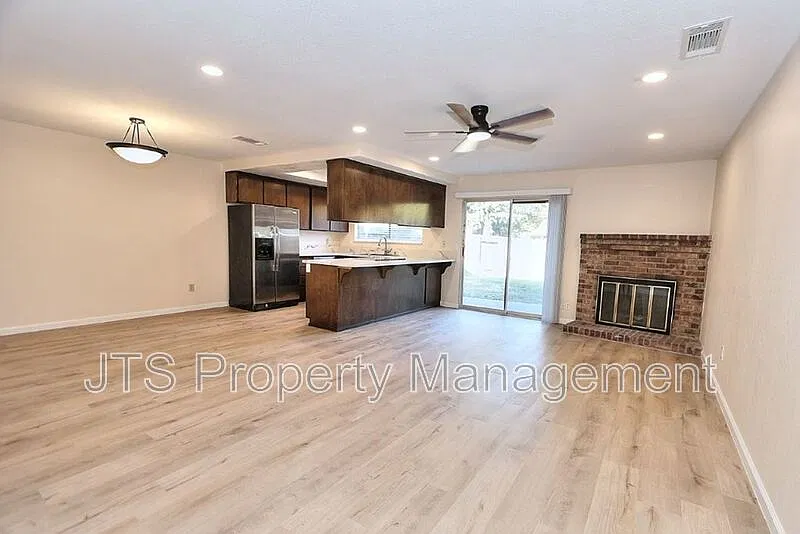 2 bed, 2.0 bath, 1084 sqft, $2,295 — Photo 3