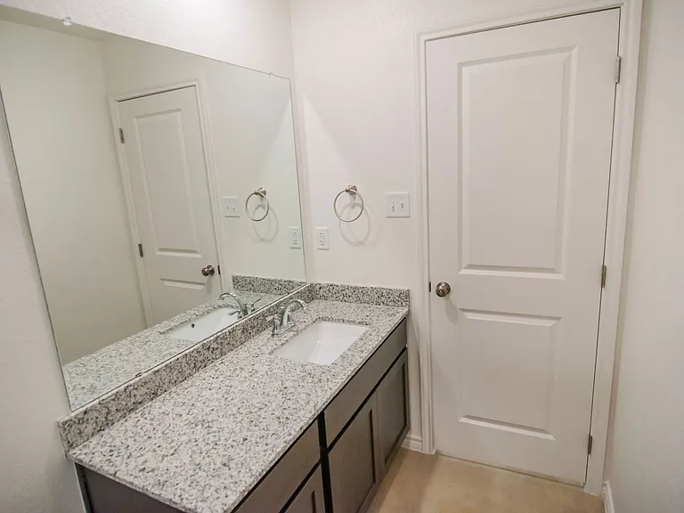1261 Lehmann Dr #B — Photo 8