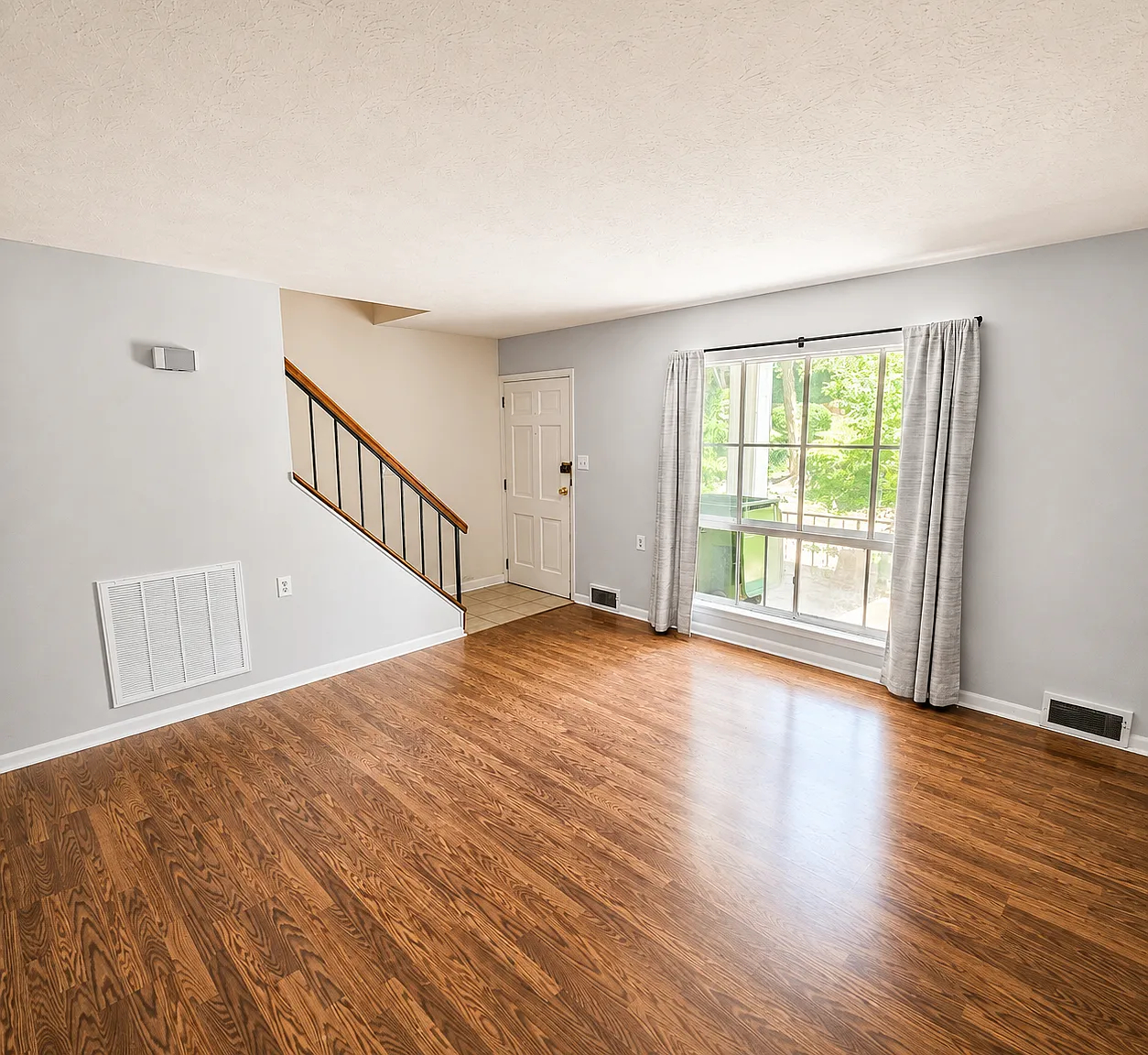2 bed, 1.5 bath, 1000 sqft, $1,575 — Photo 1