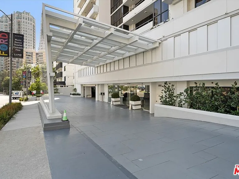 10660 Wilshire Blvd #705 — Photo 44