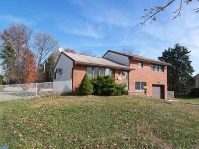 555 Julie Ln, Penndel, PA, 19047