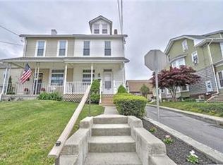 1040 Howertown Rd, Catasauqua, PA 18032