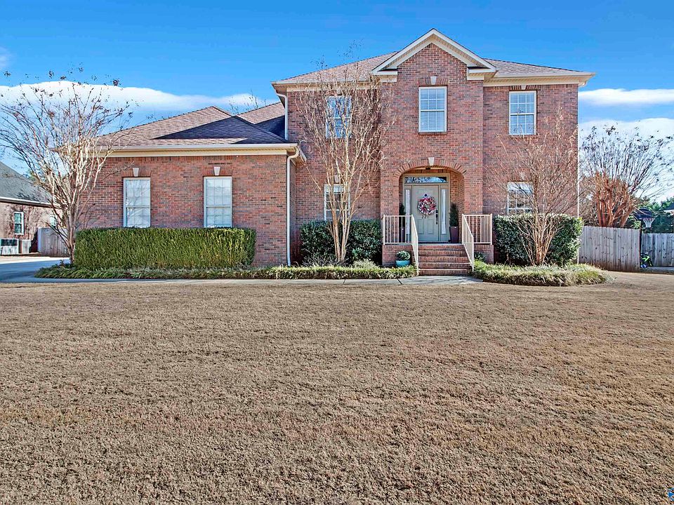 1st image of 221 Wainscott Dr