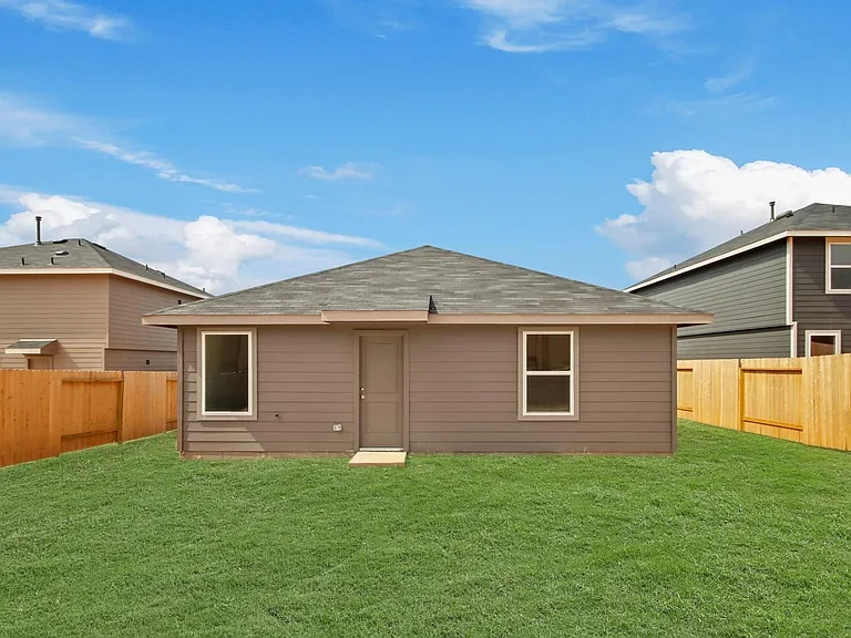 40830 Hawthorne Glades St — Photo 14