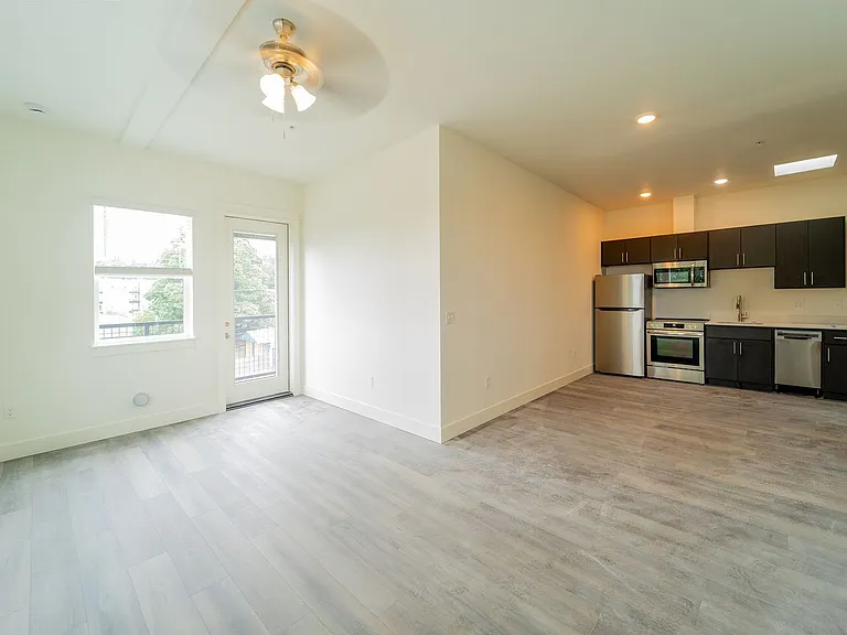 Janie Apartments — Photo 38