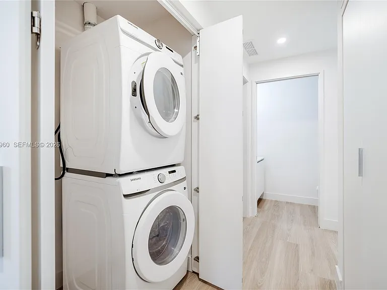 700 NE 24th St #1303 — Photo 3