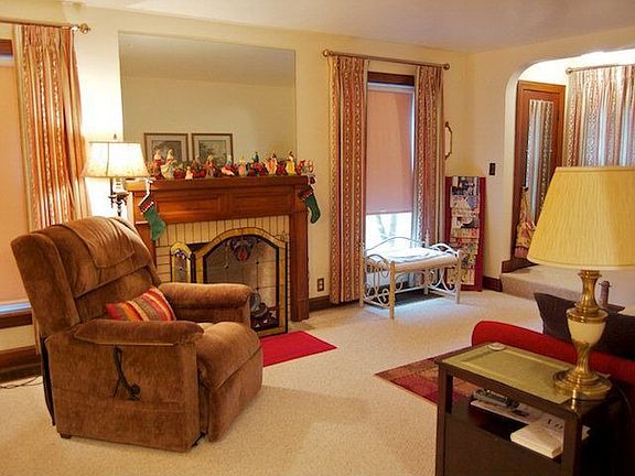 3rd image of 424 Sloane Ave