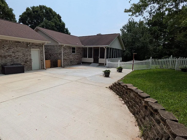 102 Huntington Ridge Rd — Photo 33