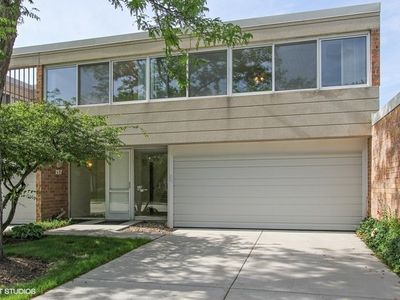 157 Wellington Rd, Northbrook, IL, 60062