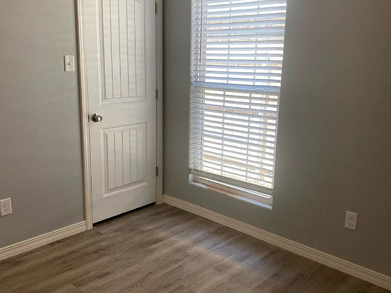 1303 N Clinton Ave #A — Photo 14