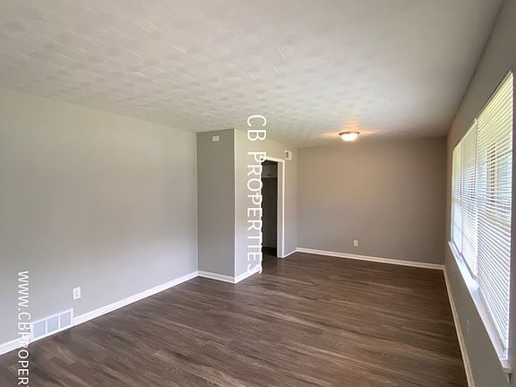 4th image of 866 Parkrose Ave