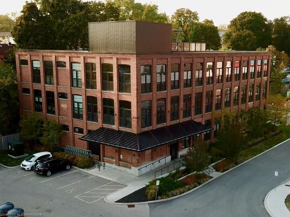 24 Cedar St #303, Cambridge, ON N1S 0B2