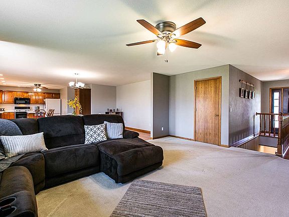 3rd image of 10631 Blue Jay Dr