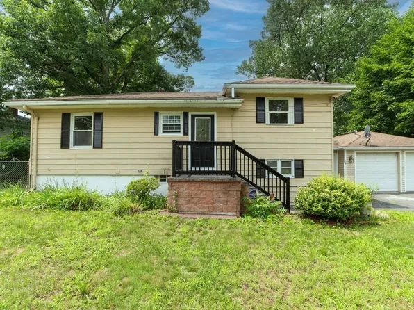 54 Hood St, Springfield, MA 01109