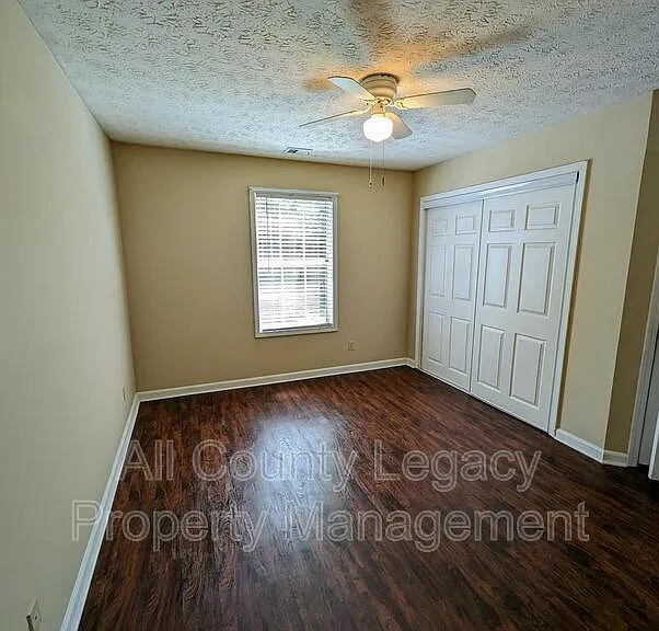1307 Yorkshire Ln — Photo 6