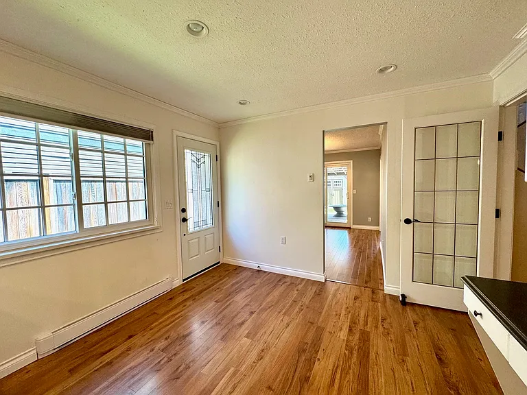1032 Cornwall Dr — Photo 9