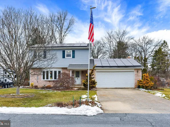 1414 Harcourt Dr, Harrisburg, PA 17110