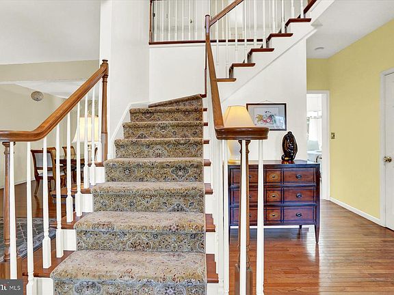 5th image of 23 Pin Oak St