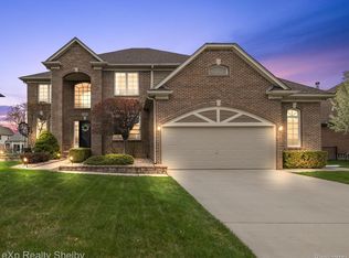 48478 Stoneacre Dr, Macomb, MI
