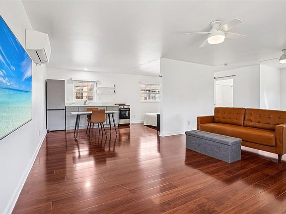 5th image of 1100 E CAROLINE STREET #106