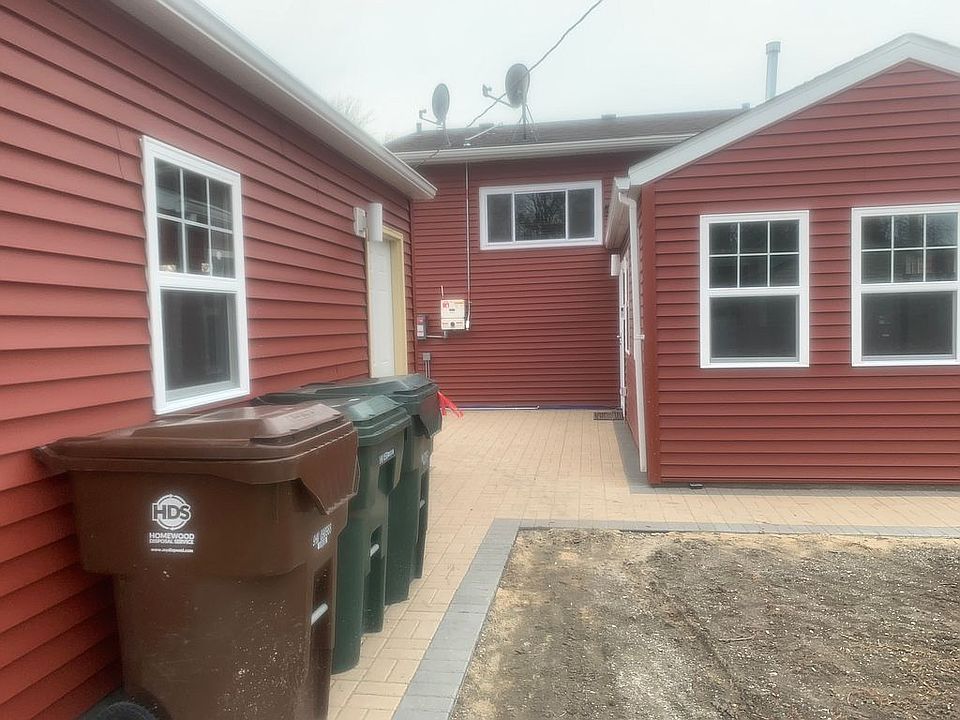 1st image of 11 S Willow Ln
