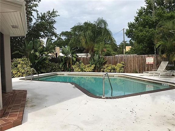 3rd image of 2087 Edgewater Dr APT F