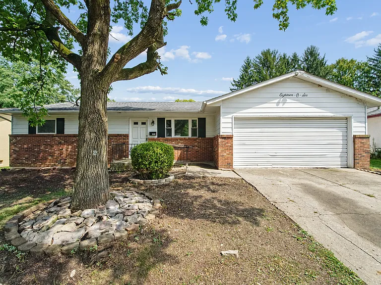 1806 Balsamridge Rd — Photo 1