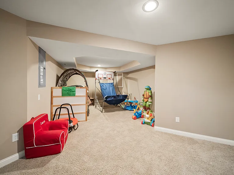 10599 Geist View Dr — Photo 45