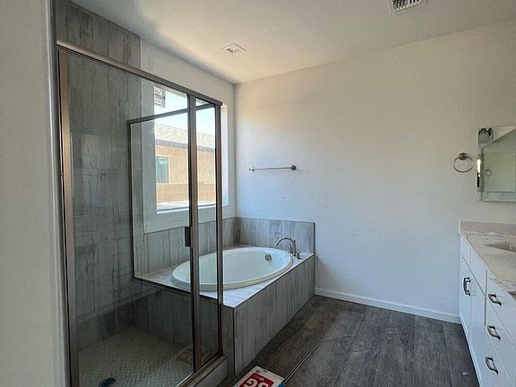 5th image of 348 Malachite Drive